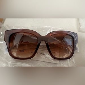 New in Box Woman’s DIFF Bella II Sunglasses